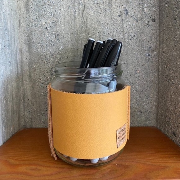 Leather Handcrafted “Grouse” Propagation Vase - Picture 7 of 9